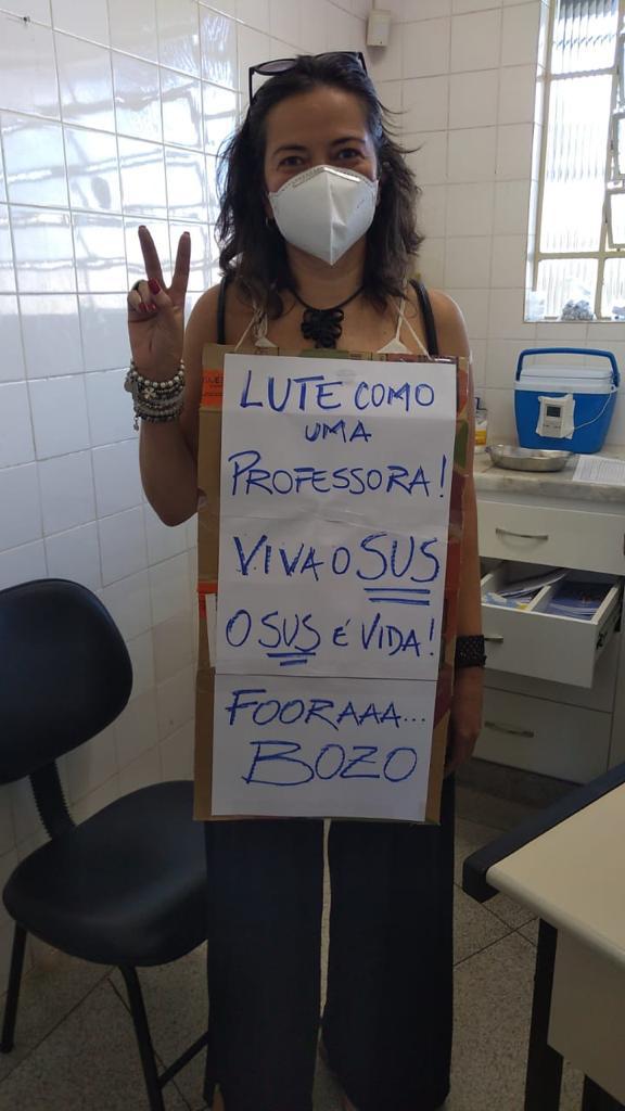 Prof.ª Leina Jucá – 1ª dose da vacina contra Covid-19